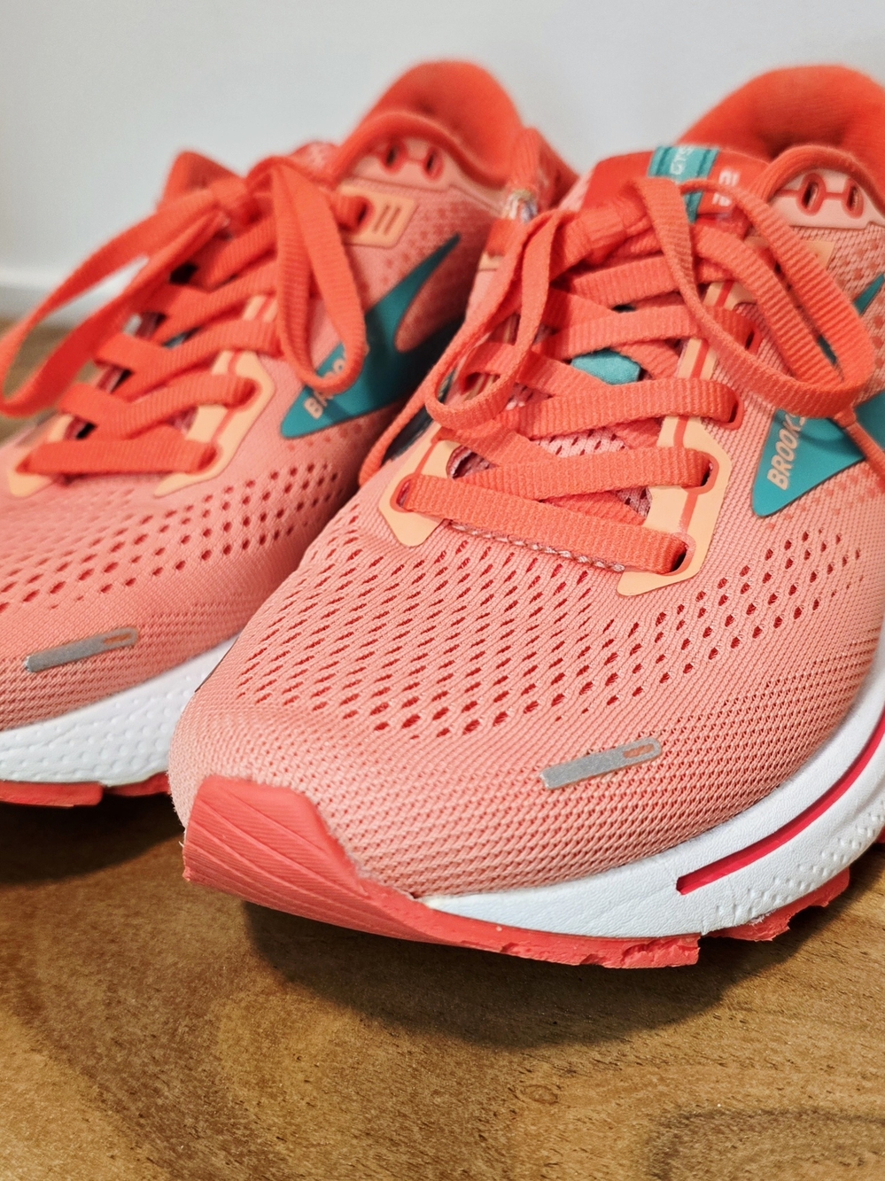 Brooks Women's Running Shoes - Coral Pink /Teal Size 6 - Picture 10 of 12
